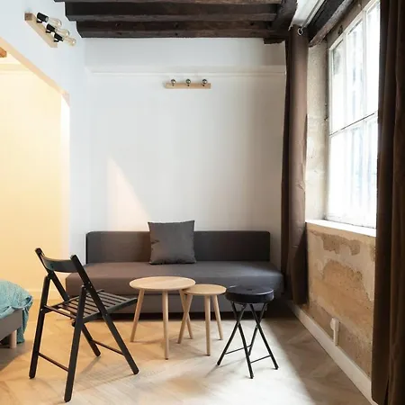 Lyonnais Center Of Apartman *
